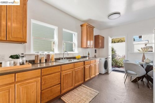 1247 Burnett St, Berkeley CA 94702-2436 exterior