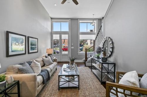 2422 11th St, Saint Louis, MO 63104-4306