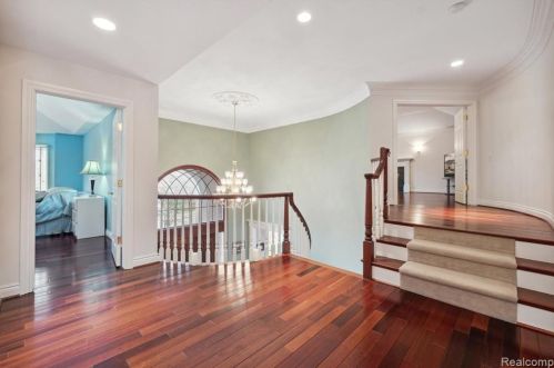 2511 Golf Crst Dr, Rochester MI 48309-4063 exterior