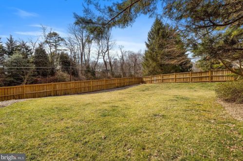 1008 Kimberwicke Rd, Mc Lean VA 22102-1328 exterior