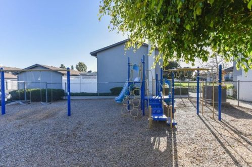 1407 Sycamore Ave, Tustin CA 92780-6279 exterior