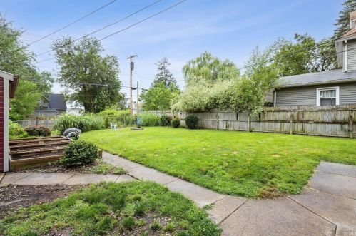 925 Lincolnway, Mishawaka IN 46544-3918 exterior