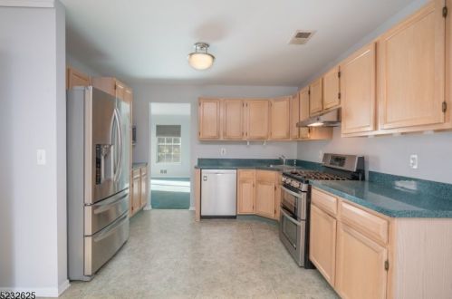 2005 Scarlett Dr, Hackettstown NJ 07840-4523 exterior