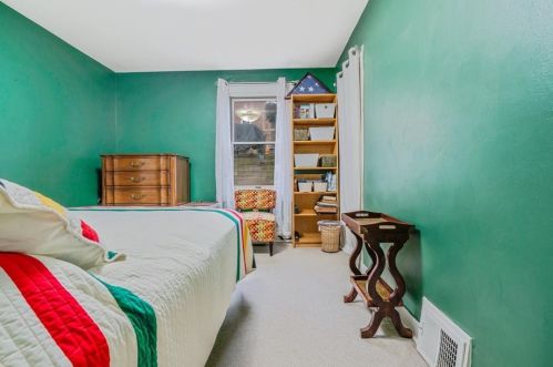 147 Race St, Pittsburgh PA 15208-1424 exterior