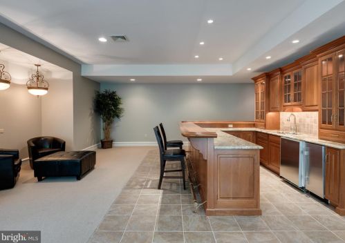 271 Blackburn Dr, Berwyn PA  19312-2801 exterior