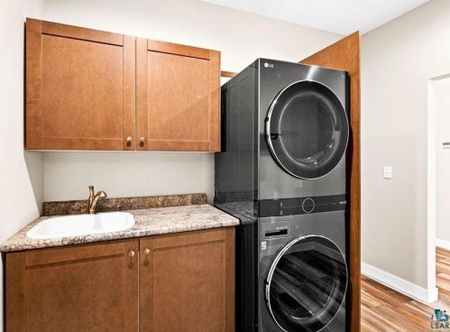 4063 Ugstad Rd, Duluth MN 55811-3621 exterior