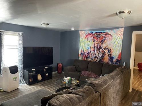 81 Putnam St, Paterson, NJ 07524-2218