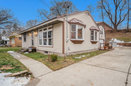 1010 Central Ave, Meskegon MI  49445-2947 exterior