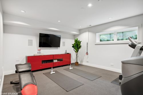 2900 Hermitage Ave, Chicago IL 60609-2733 exterior