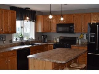54 Luden St, Springfield, MA 01118-2257