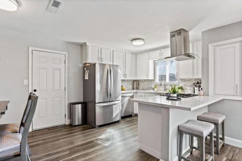 431 Lewis St, Turlock CA  95380-5828 exterior