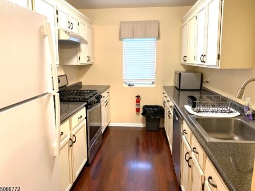 148 Sunrise Dr, Whippany NJ  07981 exterior