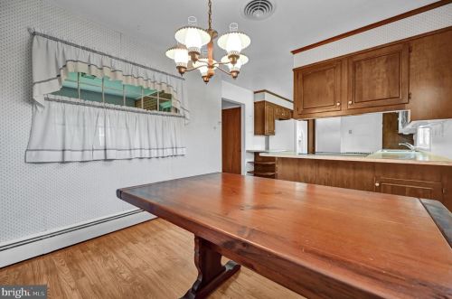 214 Charles St, Hanover PA 17331-2204 exterior