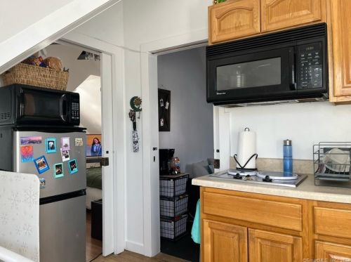 9 Couch St, Norwalk CT 06854-2025 exterior