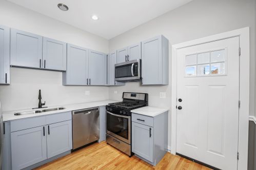 7325 Champlain Ave, Chicago IL 60619-1828 exterior