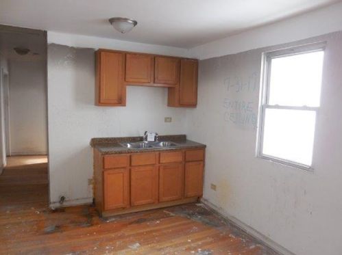 8238 Houston Ave, Chicago IL 60617-2147 exterior