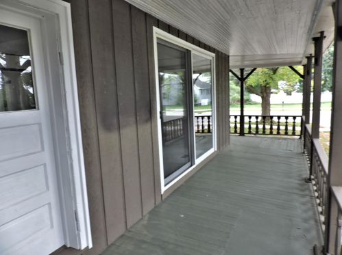 818 Mechanic St, Big Rapids MI 49307-1238 exterior