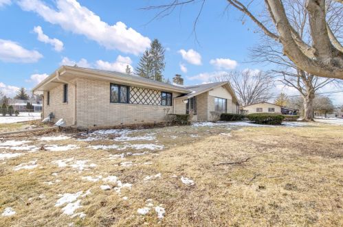6615 Donges Ln, Milwaukee, WI 53223-1244