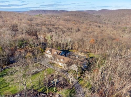 752 Ridge Road Ter, Kinnelon NJ  07405-2132 exterior