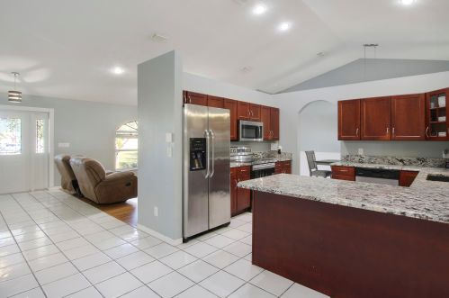 310 Rosewood Dr, Fort Pierce FL  34947-3424 exterior