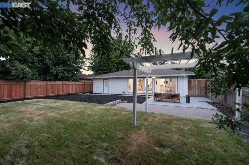 1143 Carey Dr, Concord CA 94520-4337 exterior