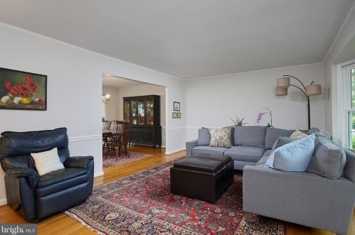 629 Goldsborough Dr, Rockville MD 20850-1905 exterior