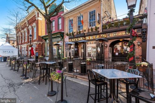 151 Moncure Dr, Alexandria VA 22314-4946 exterior