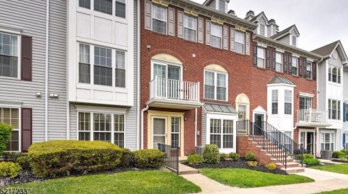 502 Dunn Cir, Bridgewater, NJ 08807-5520