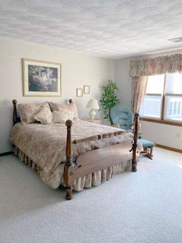 607 Brookhaven Ln, Woonsocket RI 02895-2767 exterior