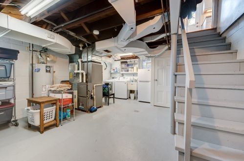 932 Meadowcroft Ave, Pittsburgh PA 15216-1119 exterior