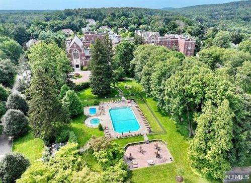 4202 Rio Vis Dr, Mahwah NJ 07430-4510 exterior