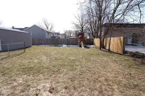 324 Lincoln Lk Ave, Lowell MI 49331-8540 exterior