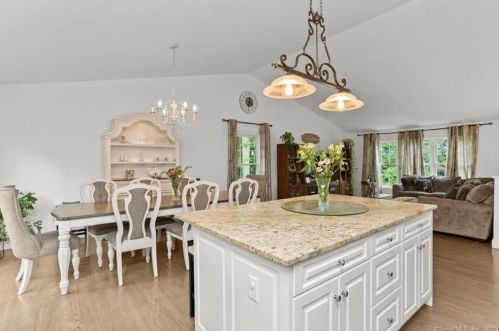 106 Harvest Ln, Milford CT 06461-1705 exterior