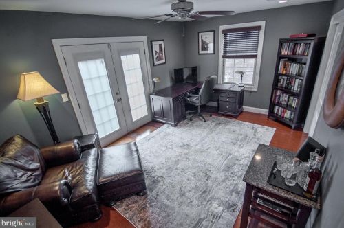 985 6th St, Philadelphia PA  19123-1405 exterior