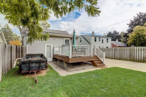 2015 94, Milwaukee WI 53227-1403 exterior