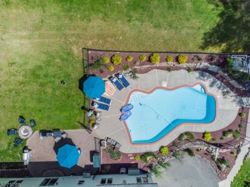 24 Alpine Dr, Parsippany, NJ 07834-1417