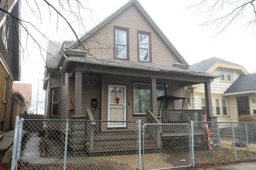 4009 18th St, Milwaukee, WI 53209-6801