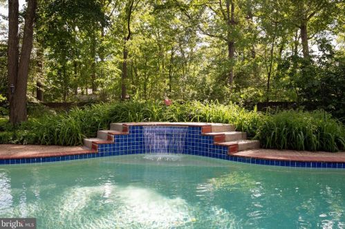 1803 Cool Spg Dr, Alexandria VA 22308-1630 exterior