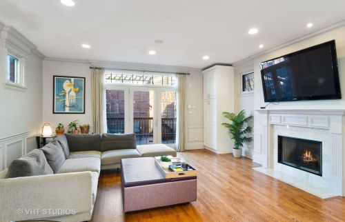 1908 Barry Ave, Chicago IL 60657-2022 exterior