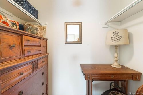 1249 Oakwood Ct, Rochester MI 48307-2539 exterior