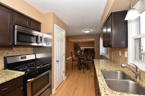 1912 Clayton Crest Ave, Milwaukee, WI 53221-3835