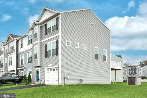 144 Overlook Dr, Hanover PA 17331-9136 exterior