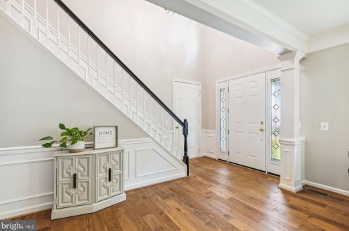 803 Catoctin Cir, Leesburg VA 20176-4951 exterior