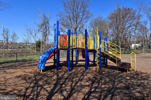 236 Jenkins St, Alexandria VA 22304-4907 exterior