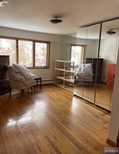 114 Pne St, Cliffside Park NJ 07010-1018 exterior