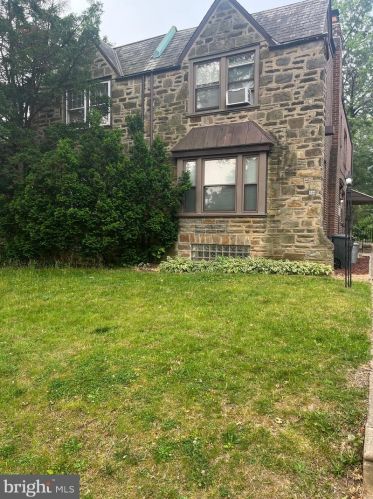 986 Allengrove St, Philadelphia PA  19124-2410 exterior