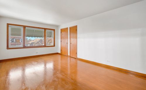 5655 Kenneth Ave, Chicago IL 60646-5907 exterior