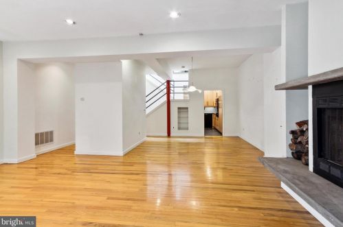 730 Bainbridge St, Philadelphia PA 19146-1807 exterior