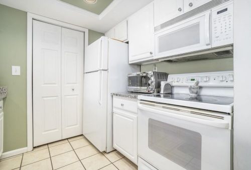 1007 Chastain Park Ct, Atlanta GA 30342-3246 exterior