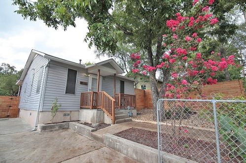 2308 10th St, Austin TX  78702-3504 exterior